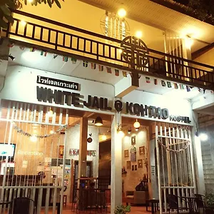White Jail At קו טאו